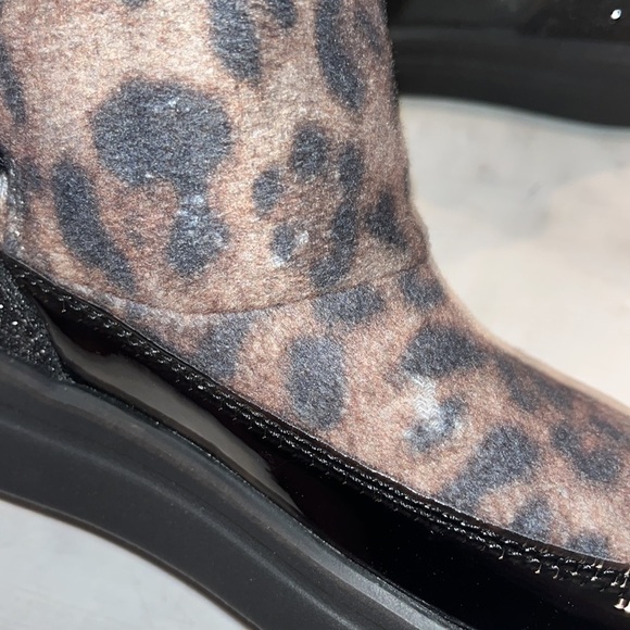 Hey Dude® Mel Youth Leo Black NWT | size y1-2 - Picture 6 of 7